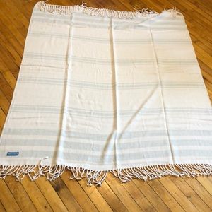 Rodan and Fields knit blanket